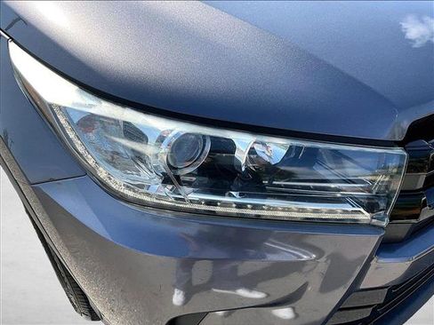 Used 2018 Toyota Highlander SE AWD/4WD image 28