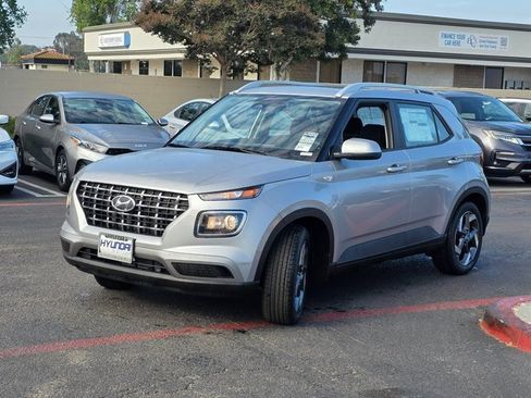 New 2025 Hyundai Venue SEL image 4