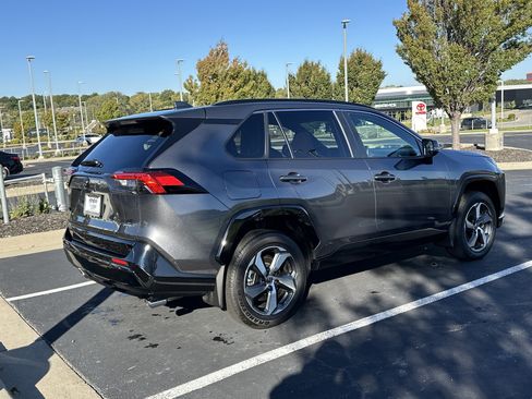 Used 2025 Toyota RAV4 SE image 10
