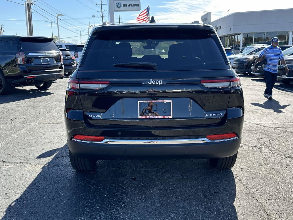 Used 2025 Jeep Grand Cherokee Laredo w/ Luxury Tech Group I AWD/4WD image 5