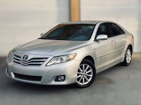 Used 2011 Toyota Camry XLE w/ XLE Extra-Value Pkg #1 FWD image 1