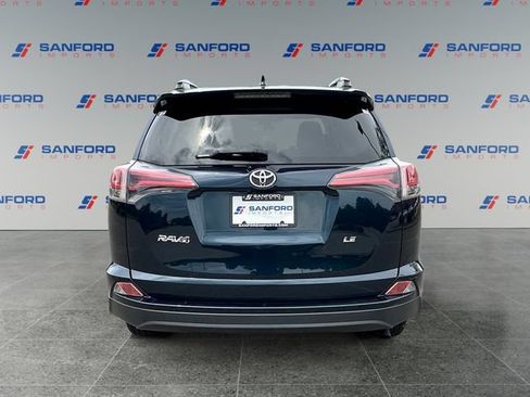 Used 2018 Toyota RAV4 LE FWD image 4