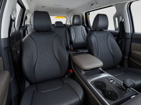 New 2026 Kia Carnival FWD image 15