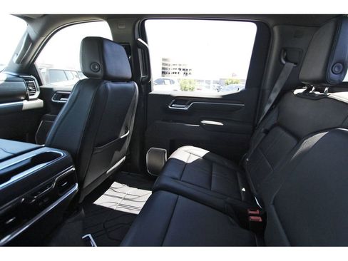 Used 2025 Chevrolet Silverado 1500 High Country w/ High Country Premium Package AWD/4WD image 9