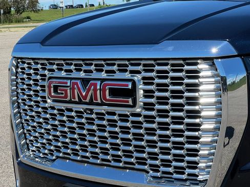 Used 2024 GMC Yukon XL SLT w/ SLT Luxury Package AWD/4WD image 53