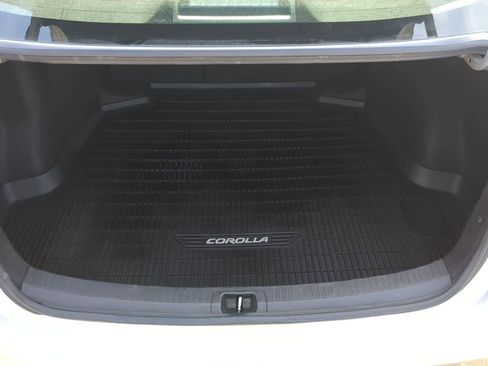 Used 2020 Toyota Corolla LE image 37