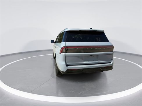 New 2025 Lincoln Navigator Reserve image 6