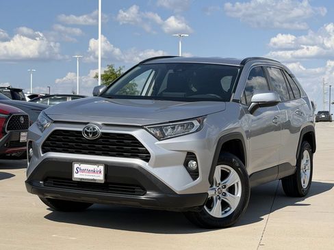 Used 2021 Toyota RAV4 XLE FWD image 2