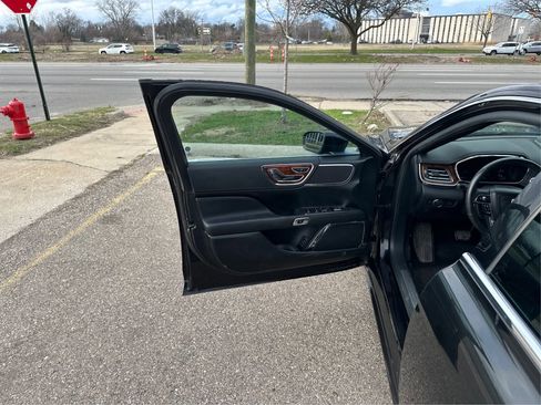 Used 2020 Lincoln Continental image 26