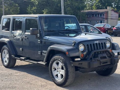 Used 2007 Jeep Wrangler Unlimited Sahara w/ Dual Top Group AWD/4WD image 8