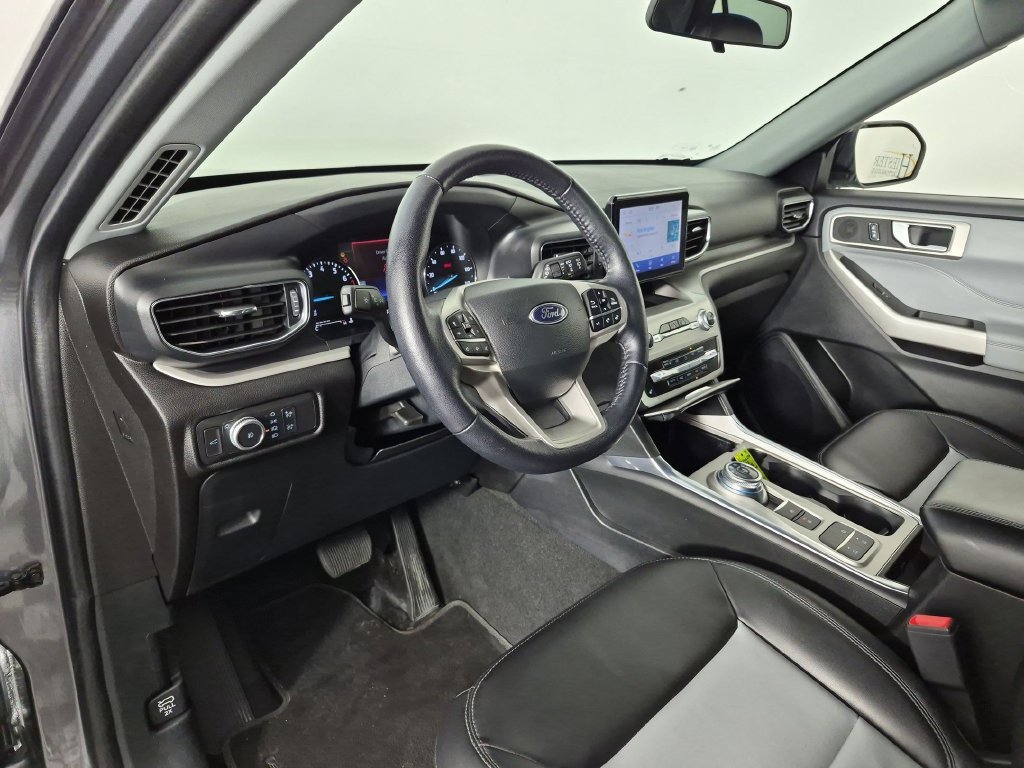 Used 2022 Ford Explorer XLT w/ Equipment Group 202A RWD image 19