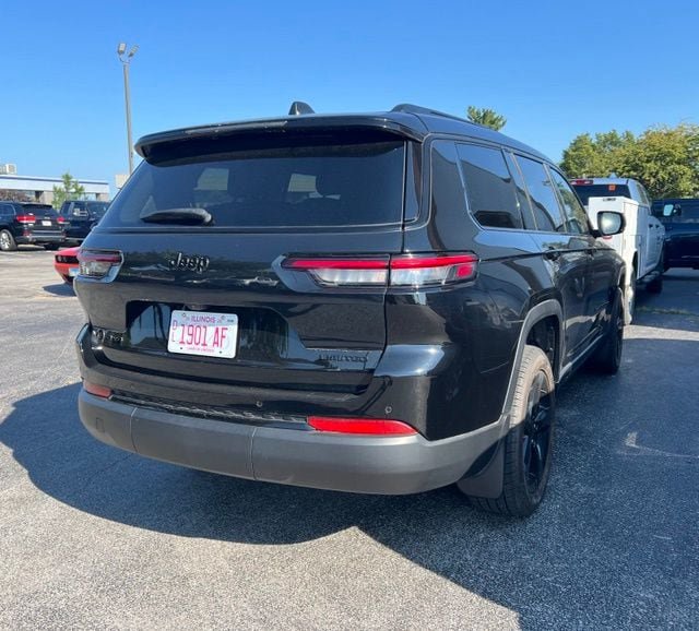 Used 2023 Jeep Grand Cherokee L Limited w/ Black Appearance Package AWD/4WD image 5