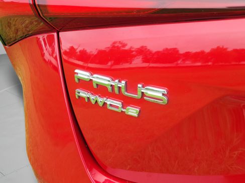 Used 2022 Toyota Prius LE AWD/4WD image 24