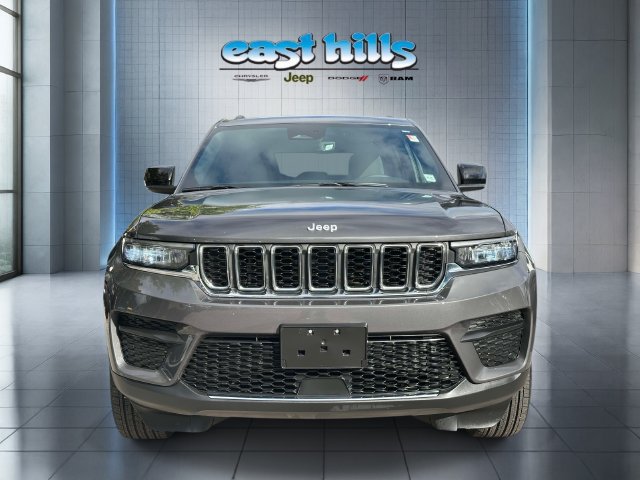 Certified 2025 Jeep Grand Cherokee Laredo X w/ Luxury Tech Group I AWD/4WD image 8