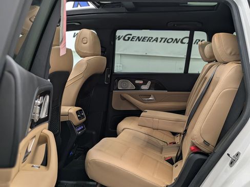 Used 2024 Mercedes-Benz GLS 450 4MATIC image 18