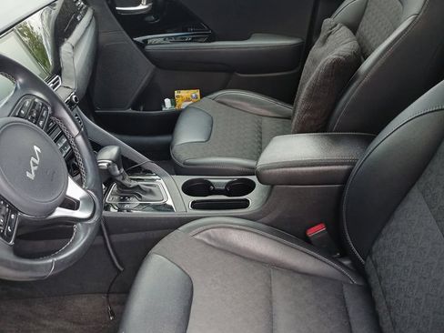 Used 2022 Kia Niro LXS FWD image 8