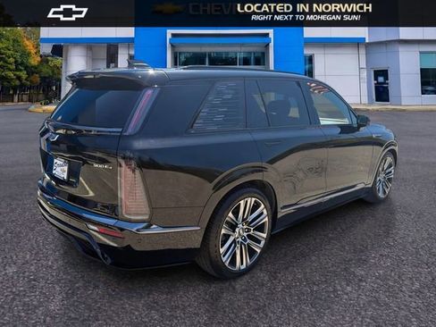 Certified 2026 Cadillac Vistiq Platinum w/ LPO, Floor Liner Package AWD/4WD image 5