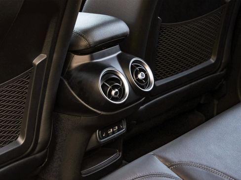 Used 2022 Alfa Romeo Stelvio Sprint image 34