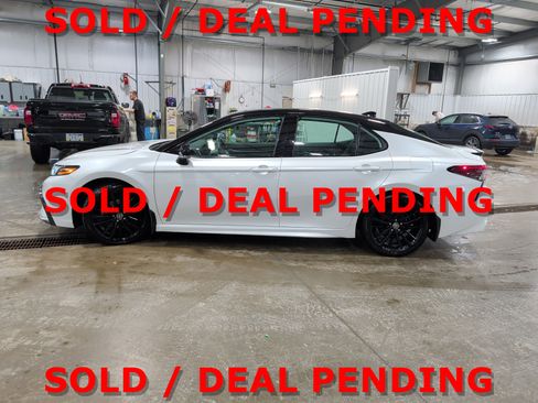 Used 2021 Toyota Camry XSE image 5