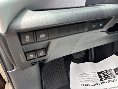 New 2026 Toyota Sienna XLE FWD image 39