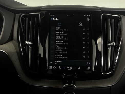 Used 2025 Volvo XC60 B5 Plus image 18