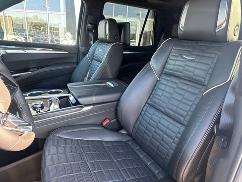 Used 2026 Cadillac Escalade V w/ LPO, ONYX Package AWD/4WD image 9