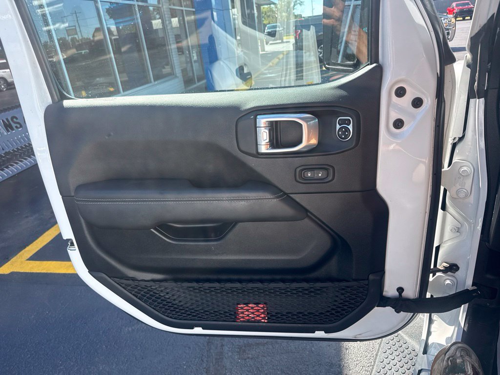 Used 2023 Jeep Wrangler Unlimited Sahara w/ Cold Weather Group AWD/4WD image 15