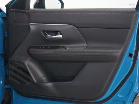 Used 2025 Nissan Kicks SR image 11