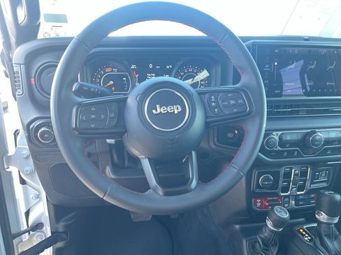 Used 2025 Jeep Wrangler Unlimited Rubicon image 17