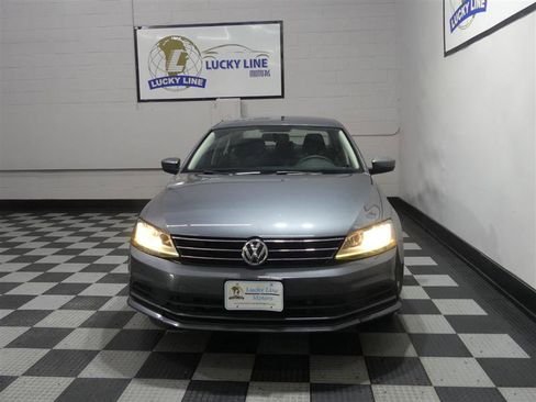 Used 2017 Volkswagen Jetta S image 2