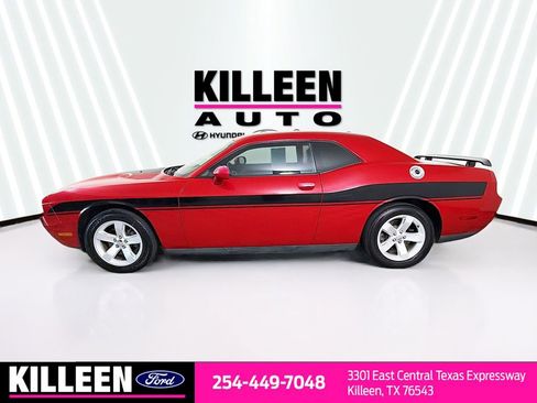 Used 2011 Dodge Challenger image 4