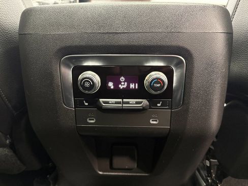 Used 2022 GMC Yukon XL Denali w/ Denali Premium Package image 33