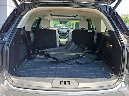 Used 2025 Ford Explorer Platinum w/ Ultimate Package AWD/4WD image 29