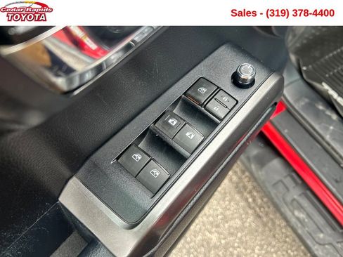 Used 2016 Toyota Tacoma TRD Sport image 12