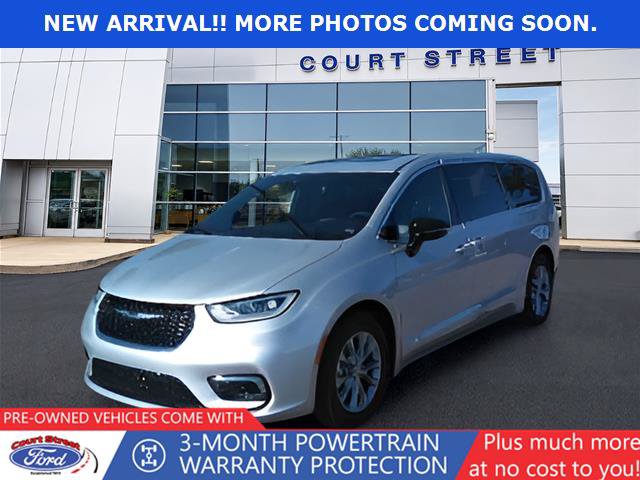 Used 2026 Chrysler Pacifica Limited FWD image 1