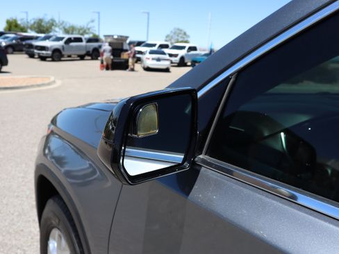 Used 2020 Chevrolet Traverse LS AWD/4WD image 17