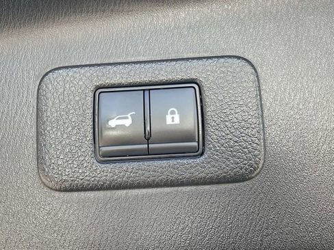 Used 2024 Nissan Armada SL image 10