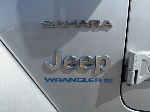 Used 2023 Jeep Wrangler Unlimited Sahara w/ Cold Weather Group AWD/4WD image 4