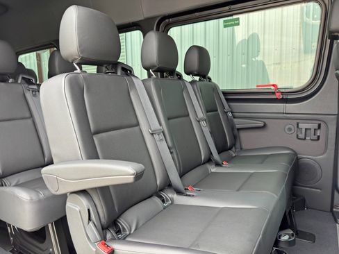 Used 2024 Mercedes-Benz Sprinter 2500 image 33