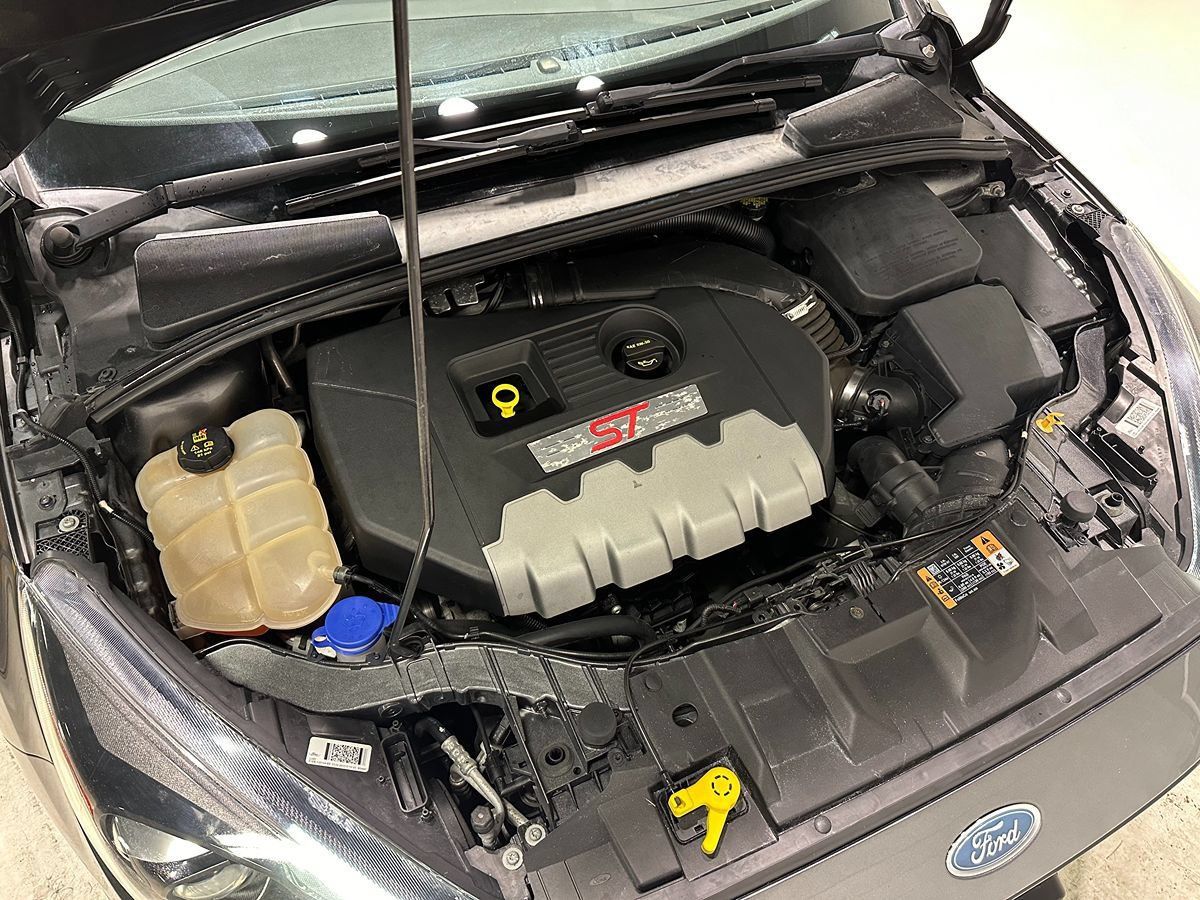 Used 2015 Ford Focus ST w/ Equipment Group 402A FWD image 3