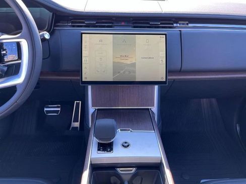 New 2025 Land Rover Range Rover SE AWD/4WD image 17