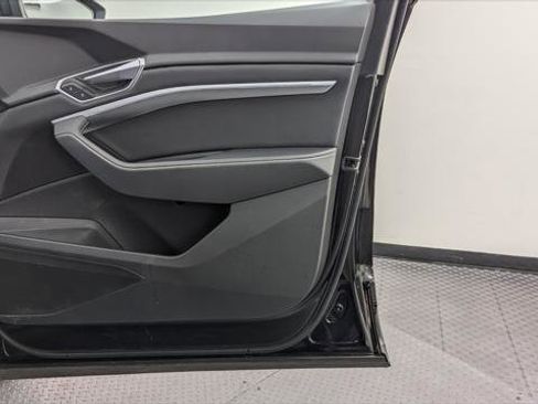 Used 2023 Audi e-tron Premium image 23