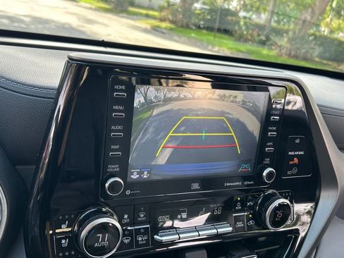 Used 2021 Toyota Highlander Limited image 23