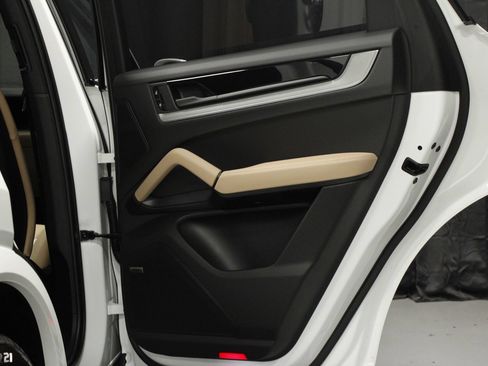 New 2026 Porsche Cayenne AWD/4WD image 15