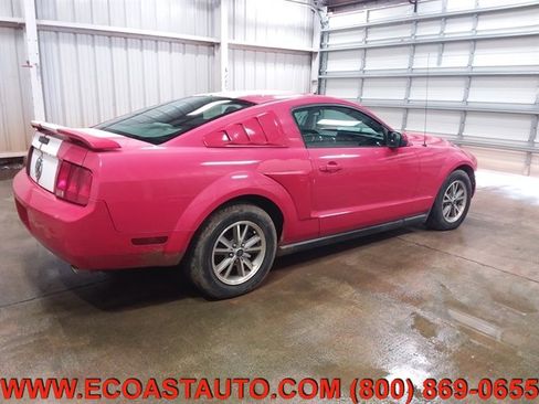 Used 2005 Ford Mustang Deluxe Coupe image 2
