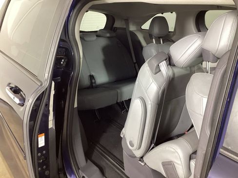 Used 2021 Toyota Sienna Limited FWD image 22