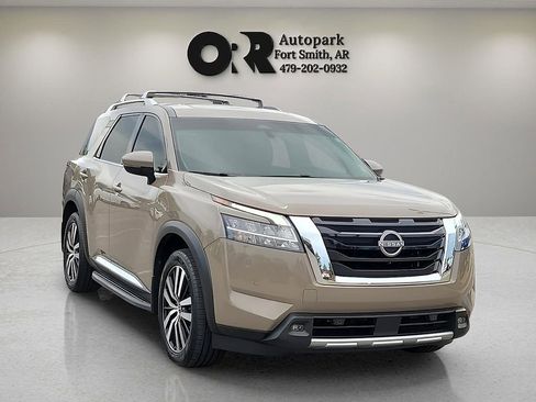 Used 2023 Nissan Pathfinder Platinum AWD/4WD image 1