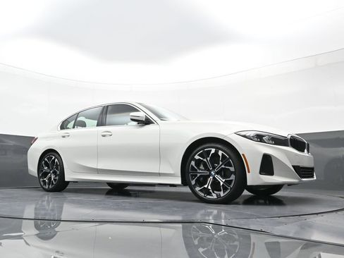 New 2025 BMW 330i xDrive Sedan w/ Premium Package AWD/4WD image 21