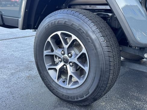 Used 2024 Jeep Gladiator Sport image 23