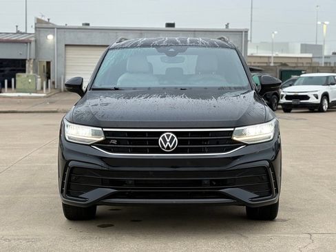 Used 2022 Volkswagen Tiguan SE R-Line image 3